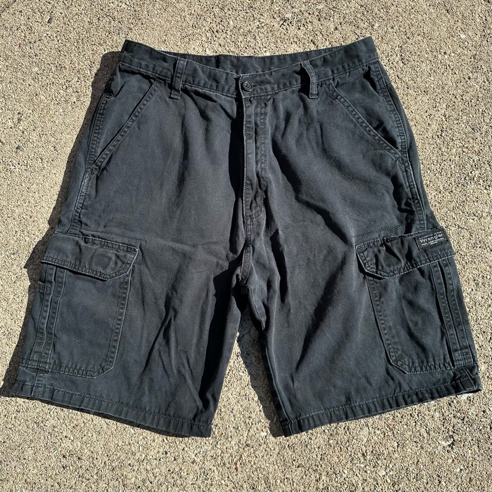 Wrangler Black Cargo shorts size 32 waist